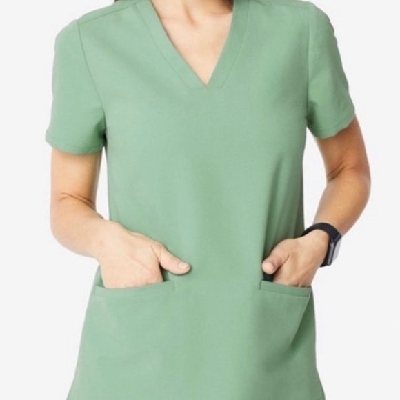 Figs Casma top in jade - Picture 2 of 5